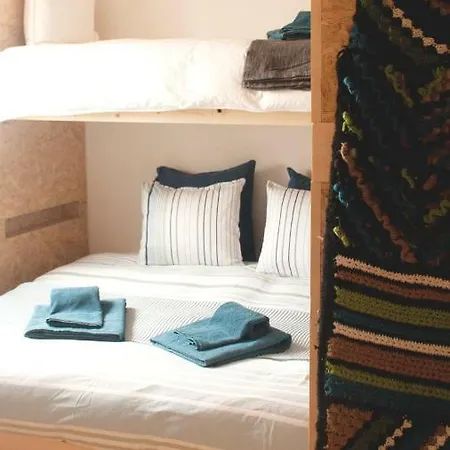 Kokua Surfarm Bed & Breakfast